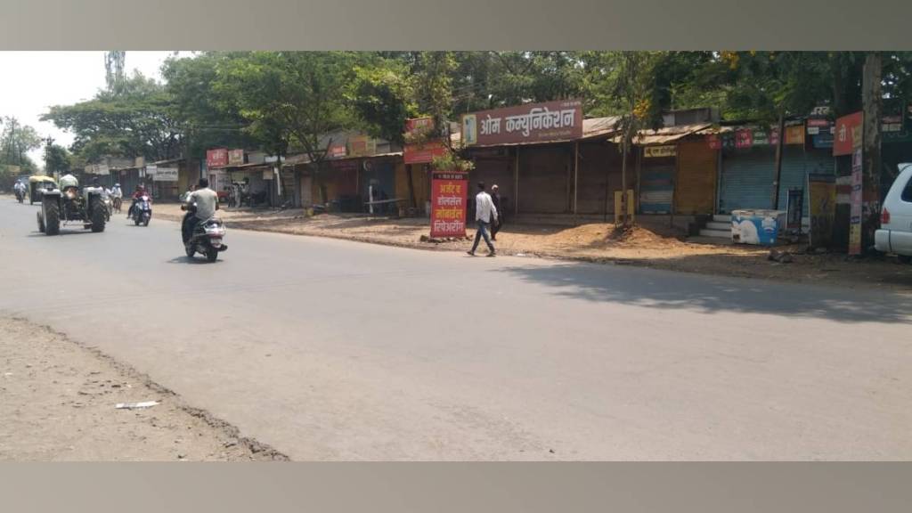 Silver traders in hupari protested with bandh demanding action against adulteration in business