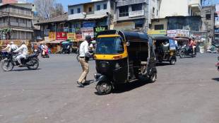 nashik due to rickshaw drivers indiscipline political parties in city taken action against them