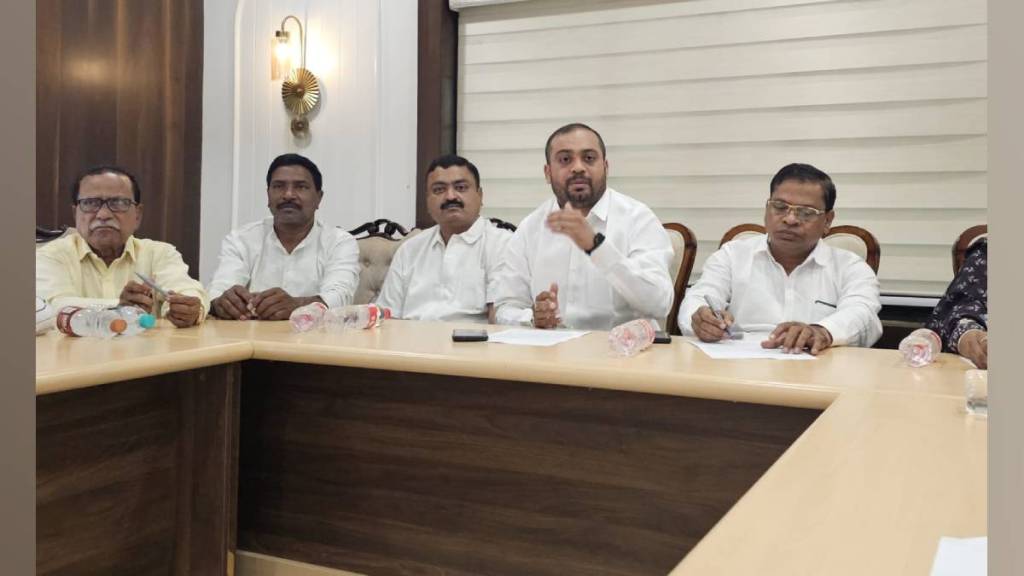 congress criticized cm fadnavis for prioritizing private companies over farmers struggling due to water scarcity congress criticized cm fadnavis for prioritizing private companies over farmers struggling due to water scarcity