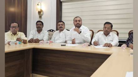 congress criticized cm fadnavis for prioritizing private companies over farmers struggling due to water scarcity congress criticized cm fadnavis for prioritizing private companies over farmers struggling due to water scarcity