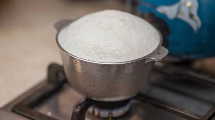 Kitchen Hacks: Do milk and tea spill out of the pan? Try these 5 tricks while boiling How to Prevent Milk From Boiling Over