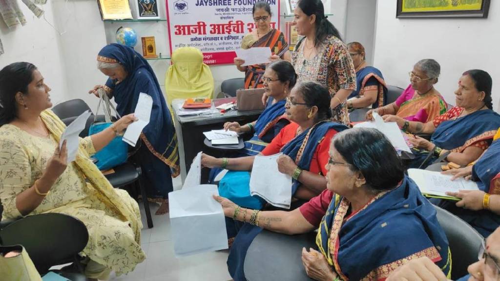 On womens day aji aai chi shala in thane organized programs like Ovi Bhajan Dance Painting and Manogat On womens day aji aai chi shala in thane organized programs like Ovi Bhajan Dance Painting and Manogat