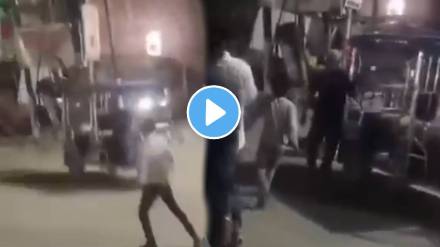 Shocking video Man Dancing On Roof Of E-Rikshaw Falls Off As Vehicle Moves; Dies video goes viral Shocking video Man Dancing On Roof Of E-Rikshaw Falls Off As Vehicle Moves; Dies video goes viral