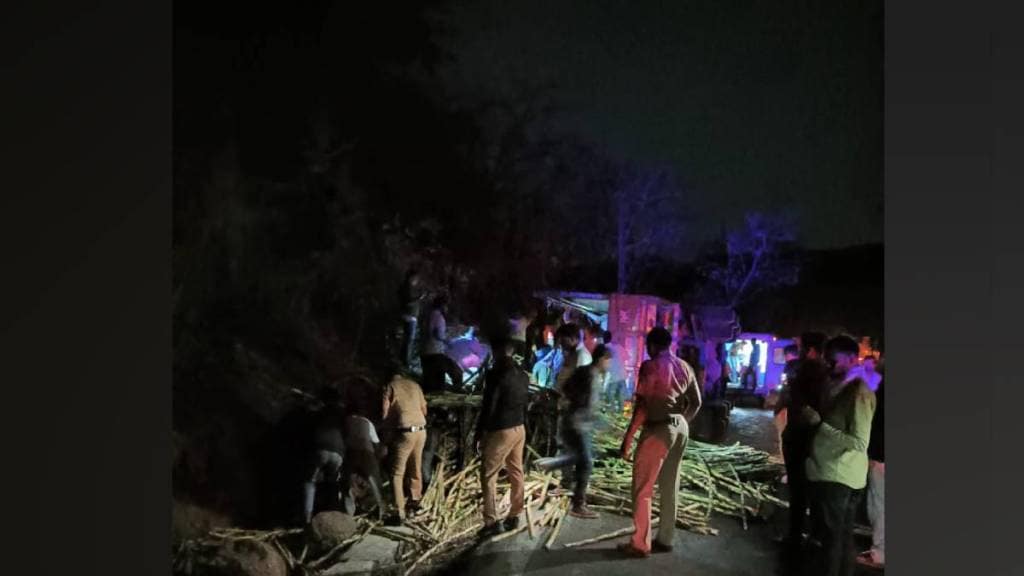 six sugarcane workers died when their truck overturned and fell into a gorge on Pishore Kannad road