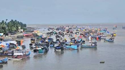 Fishermen warned against venturing into sea due to strong winds on Konkan coast mumbai