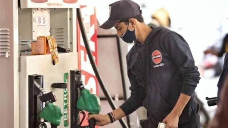 Petrol Diesel Price Today: महाराष्ट्रात पेट्रोल-डिझेल स्वस्त की महाग, गाडीची टाकी भरण्यापूर्वी तुमच्या शहरातील नवीन दर तपासा