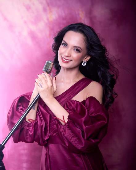 ketaki mategaonkar new photoshoot with mic (1)