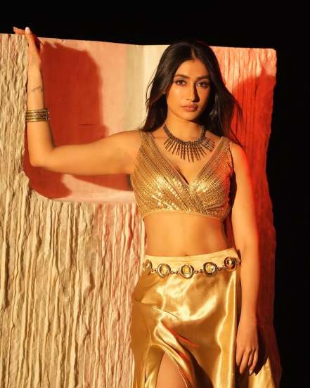 dhanshree verma in golden dress