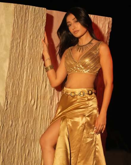 dhanshree verma in golden dress