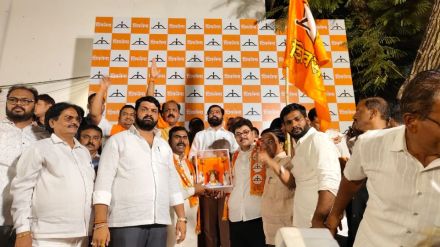 In Solapur people continues to to join Shiv Sena shinde group In Solapur people continues to to join Shiv Sena shinde group