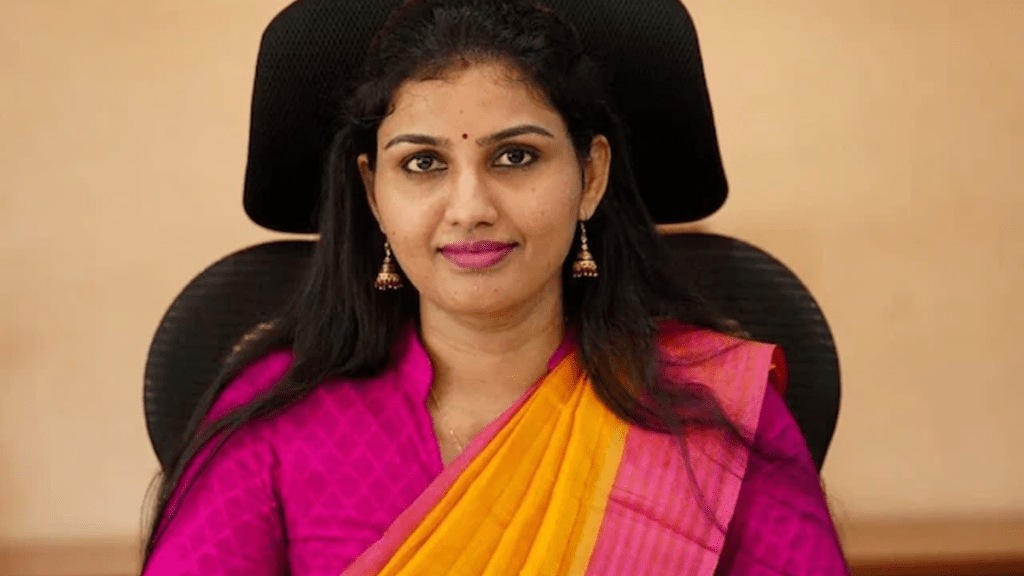 Success Story of IAS Renu Raj who left doctor profession to become IAS officer to serve people in need