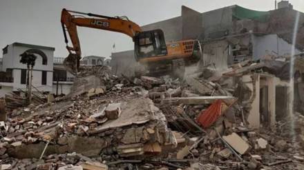 The HC had concluded that the constructions were unauthorised