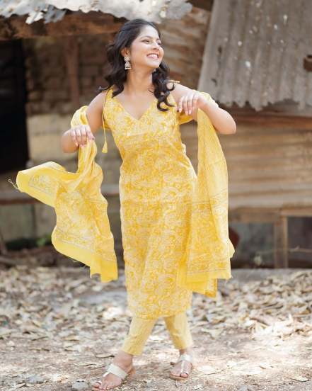 Vijaya Babar Yellow Dress Look