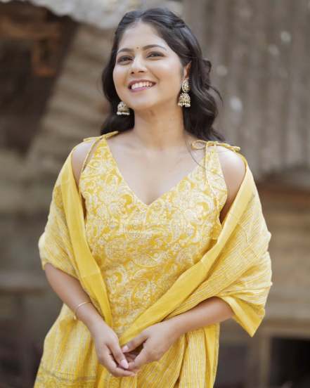Vijaya Babar Yellow Dress Look