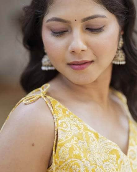 Vijaya Babar Yellow Dress Look