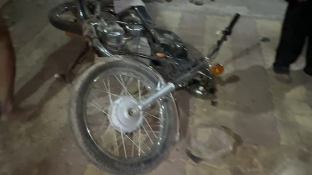 पिंपरी-चिंचवडमध्ये वाहन तोडफोडीचे सत्र सुरूच; मोशीत तीन वाहनांची तोडफोड (लोकसत्ता टीम) पिंपरी-चिंचवडमध्ये वाहन तोडफोडीचे सत्र सुरूच; मोशीत तीन वाहनांची तोडफोड (लोकसत्ता टीम)