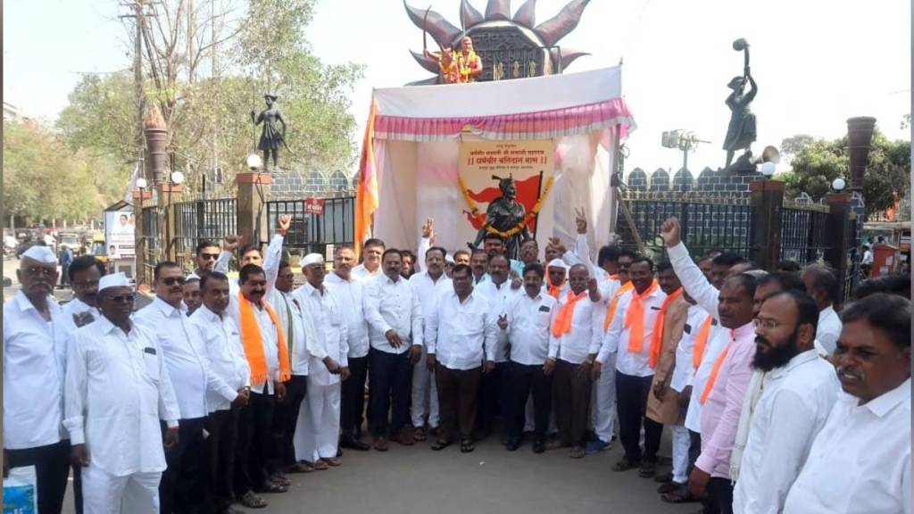 Former members and chairmen of the Zilla Parishad in Ahilyanagar along with office bearers organization joined Shinde faction
