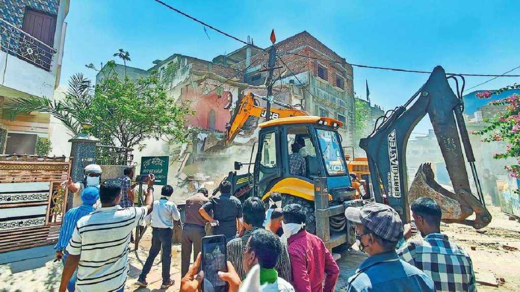 supreme court issued notice to Malvan Municipal Council for bulldozer action supreme court issued notice to Malvan Municipal Council for bulldozer action
