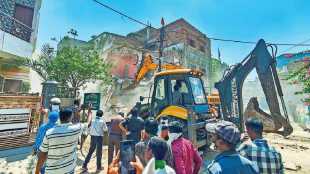 supreme court issued notice to Malvan Municipal Council for bulldozer action