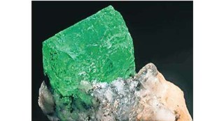 natural and artificial gemstone