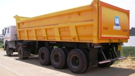 Laxmi road heavy truck loksatta news