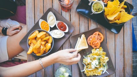 pune food safety issues cockroach-in-soup-glass-in-bun-maska-pune-restaurants pune