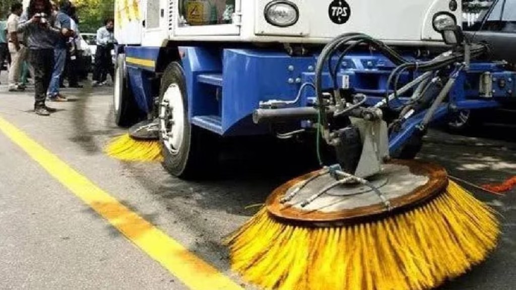 Mumbai road cleaning two times a day