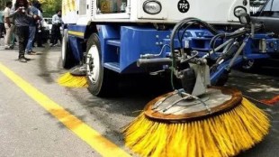 Mumbai road cleaning two times a day