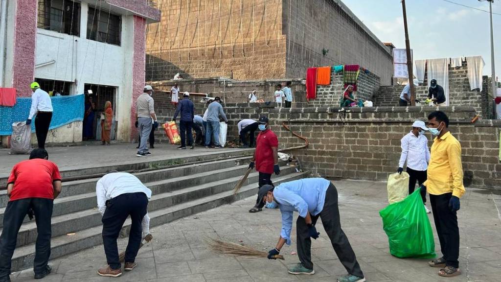 a cleanliness drive was conducted by Dr Dharmadhikari Pratishthan after beej ceremony Pimpri pune print news a cleanliness drive was conducted by Dr Dharmadhikari Pratishthan after beej ceremony Pimpri pune print news