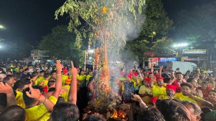 ek gaon ek Holi celebrated with enthusiasm at Chendani Koliwada in Thane