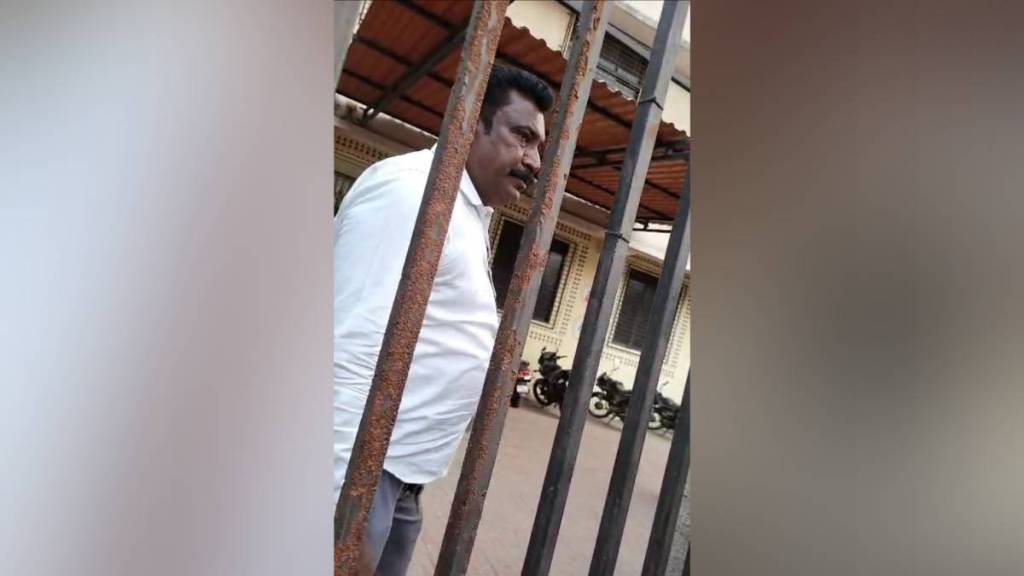ward hawker removal squad leader Bhagwan Patil caught on camera collecting installment money hawkers KDMC officer orders for action