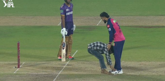 Riyan Parag Fan Invades Pitch in RR vs KKR