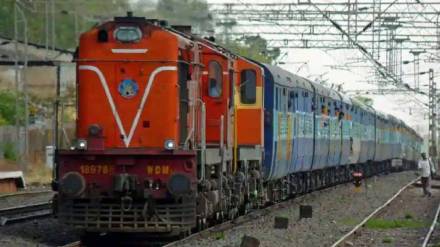 What are the facilities for railway passengers during rush hour What are the facilities for railway passengers during rush hour