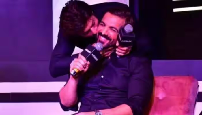john abraham shahrukh khan kiss