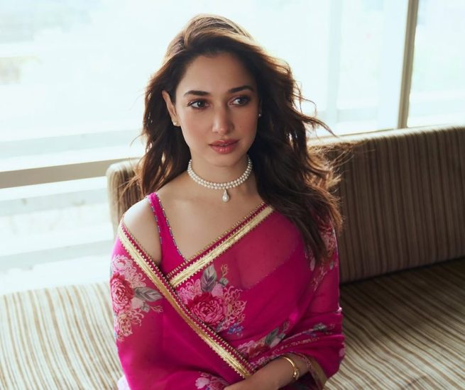 Tamannaah Bhatia Flaunts Beauty in Saree