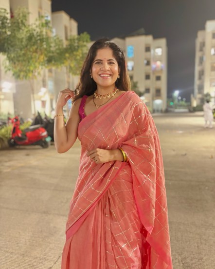 amruta deshmukh shared special photos in a red banarasi saree 