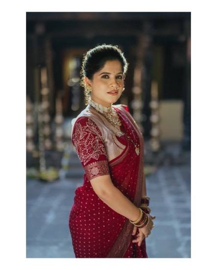 amruta deshmukh shared special photos in a red banarasi saree 