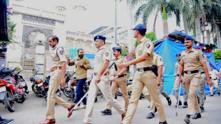 congress leaders stopped from visiting riot hit areas in nagpur city congress leaders stopped from visiting riot hit areas in nagpur city