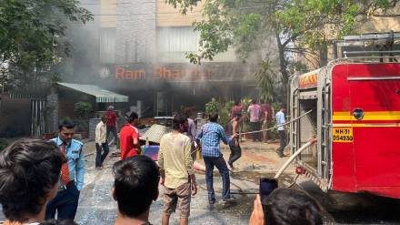 fire breaks out famous Ram Bhandar Nagpur Air compressor explosion