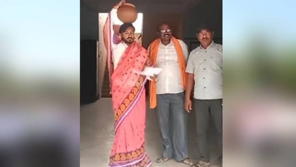 Upasarpanch Pawan Khawas agitation due to water shortage in Paraswada and six adjacent villages in Tumsar taluka