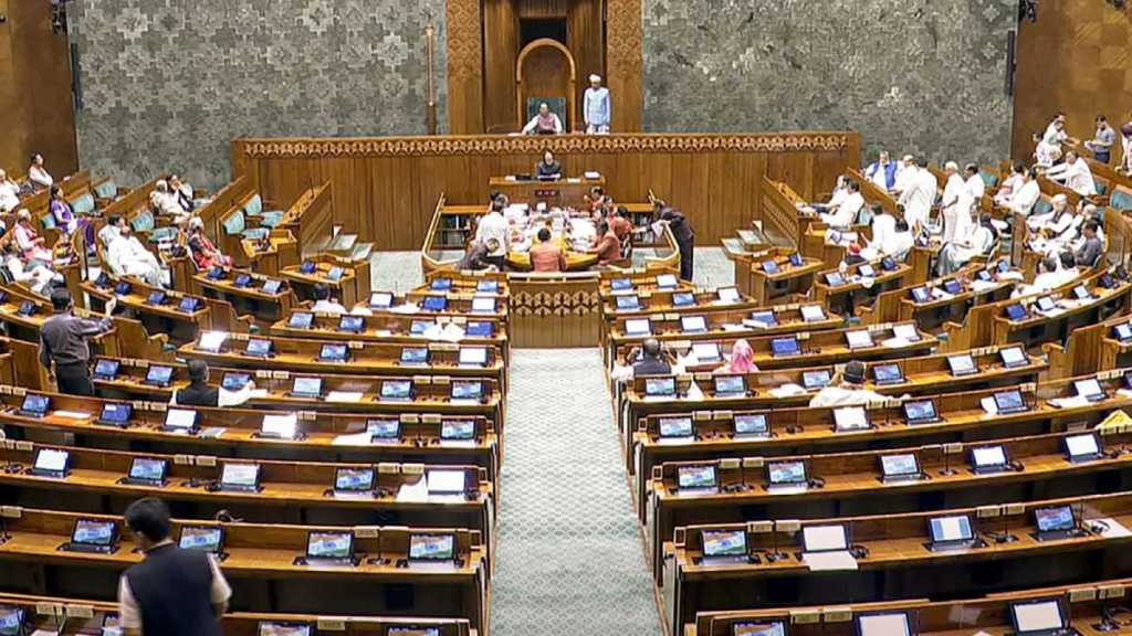 Karnataka Muslim reservation issue in parliament news in marathi Karnataka Muslim reservation issue in parliament news in marathi