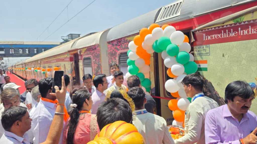 Mukhyamantri Teerth Darshan Yojana news in marathi Mukhyamantri Teerth Darshan Yojana news in marathi