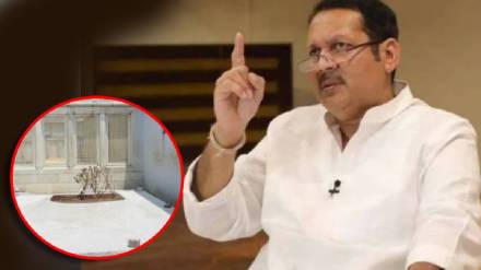 औरंगजेबाची कबर उखडून टाकावी; उदयनराजे (लोकसत्ता ग्राफिक टीम ) औरंगजेबाची कबर उखडून टाकावी; उदयनराजे (लोकसत्ता ग्राफिक टीम )