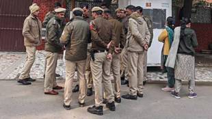 up police namaz on road in meeerut