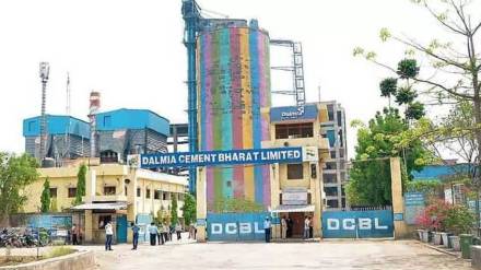 The industrial group Dalmia Cement Bharat Limited is facing water shortage due to the depletion of water resources in the Chandrapur Painganga river