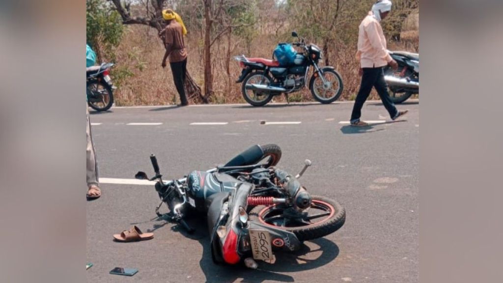 Two dead and one injured after speeding Eicher truck hits two-wheeler on Kelapur road