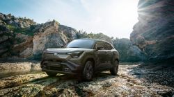 Maruti Suzuki e Vitara : मारुतीच्या पहिल्याच इलेक्ट्रिक SUV e Vitara ने केला मार्केटमध्ये राडा! बॅटरीवर मिळणार १० वर्षांची वॉरंटी