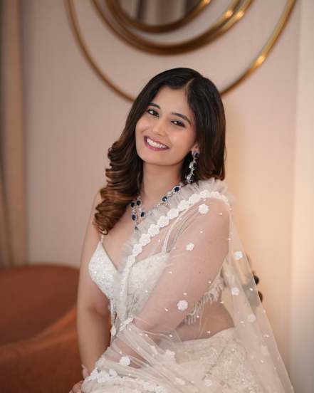 Anushka Pimputkar White Lehenga Bold Look
