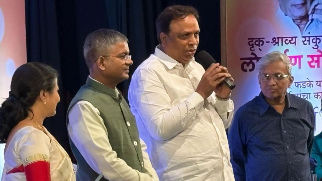 Dissent does not arise from persons language Ashish Shelar indirectly criticizes MNS Dissent does not arise from persons language Ashish Shelar indirectly criticizes MNS