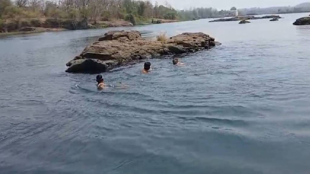 Three people died mother and son drown Bhatsa river thane district
